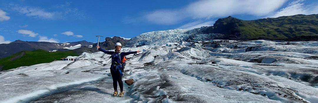 Glacier walk in Iceland by respiraquestomondo.