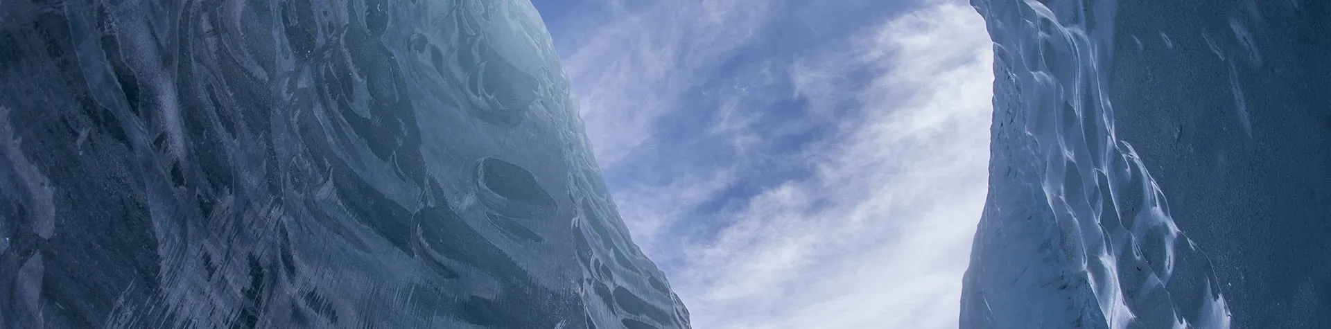 Glaciärvandring med isklättring (08:00/9 tim) (G04)