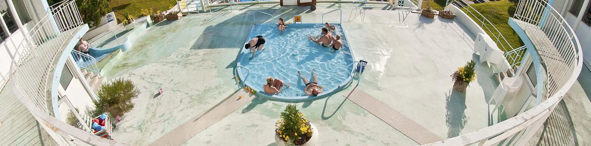 Ridning & Bad i en geotermisk pool (08:00/9-9,5 tim/2,5-3 tim ridning) (C07)