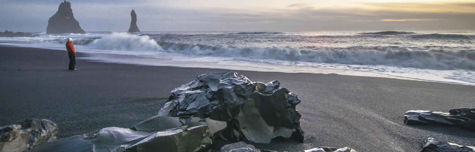 Svarta sandstranden Reynisfjara på Islands södra kust.