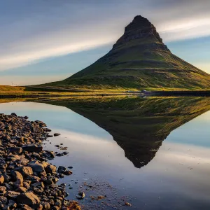 Solnedgång vid Kirkjufell-berget.